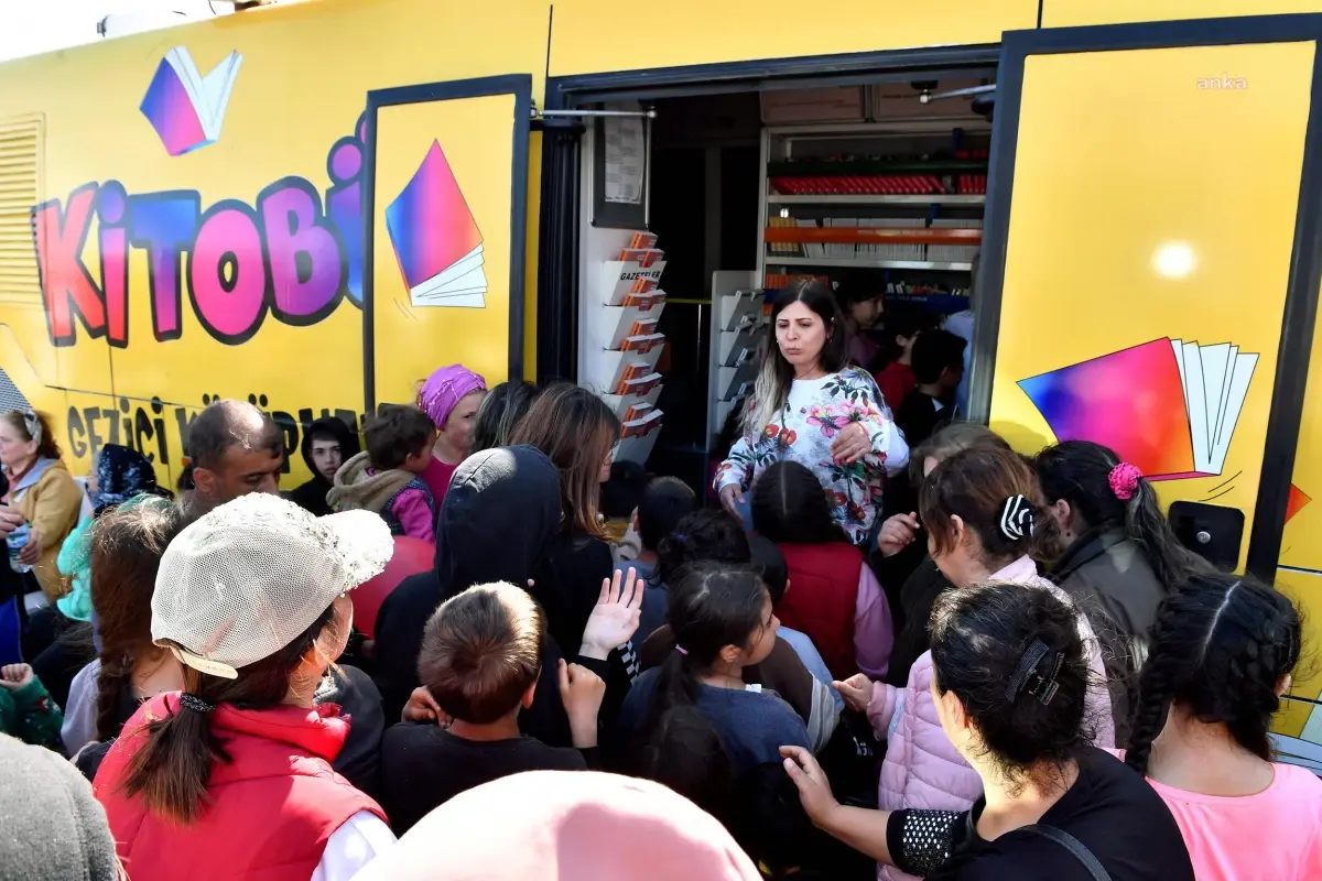 Mersin Büyükşehir, Depremzede Çocukların Yüzünü Kitaplarla Güldürdü