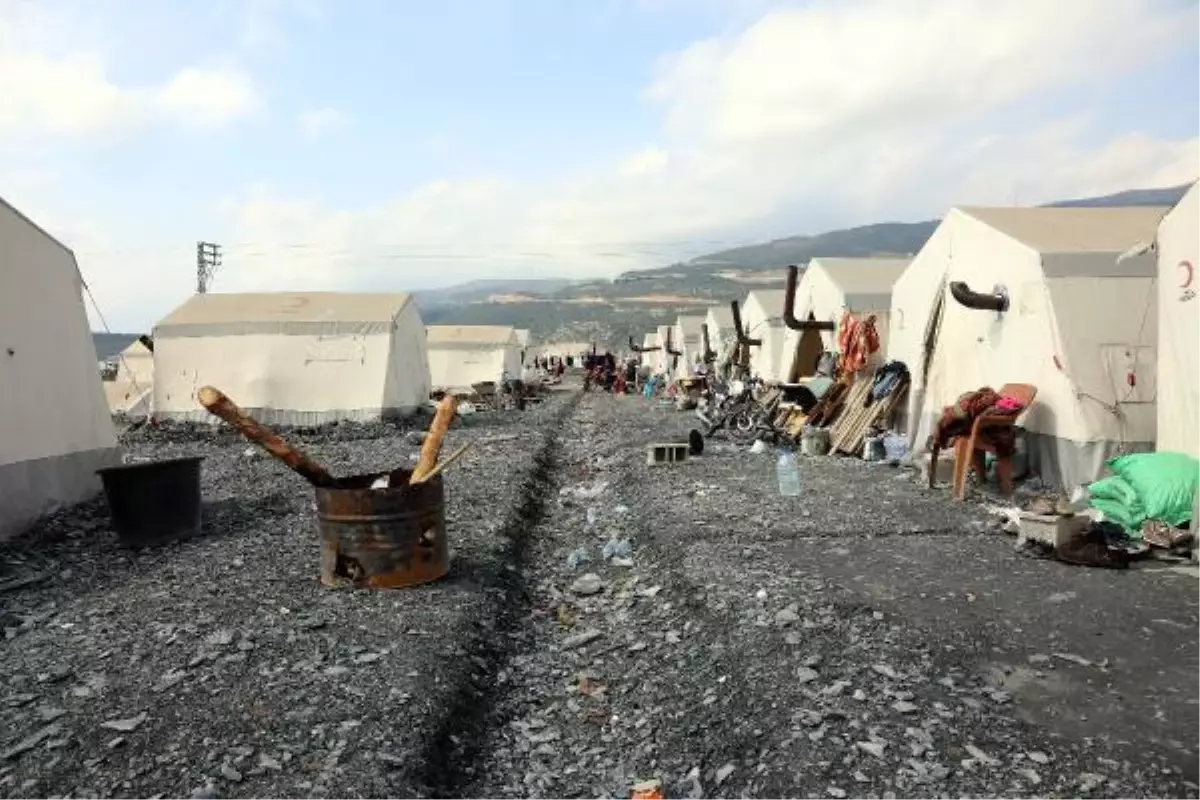 NURDAĞI\'NDA ÇADIR KENTTE SU KANALLARI AÇILDI