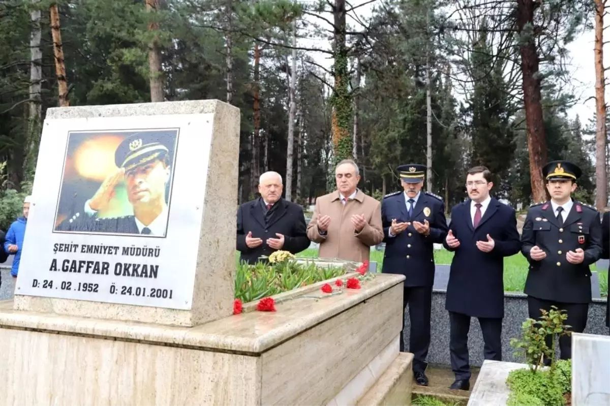Sakarya\'da eller Çanakkale şehitleri için semaya açıldı