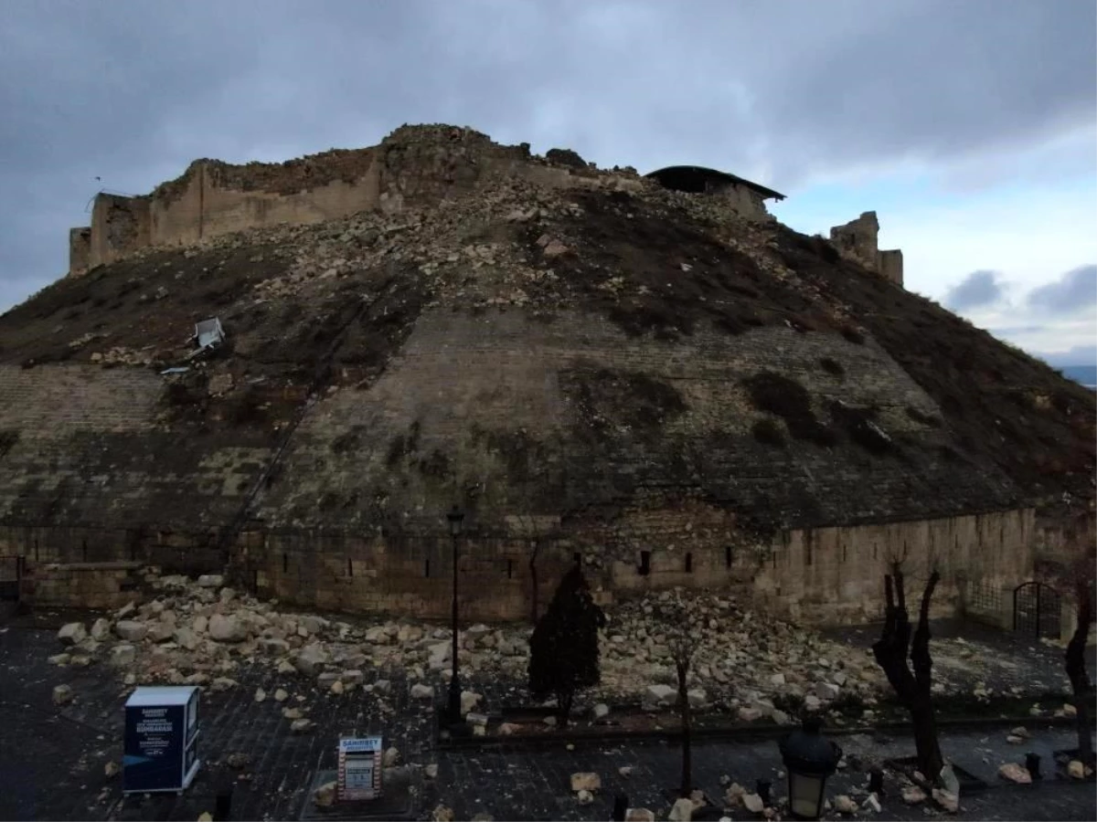 Tarihi kale depremde hasar aldı doludan kurtuldu