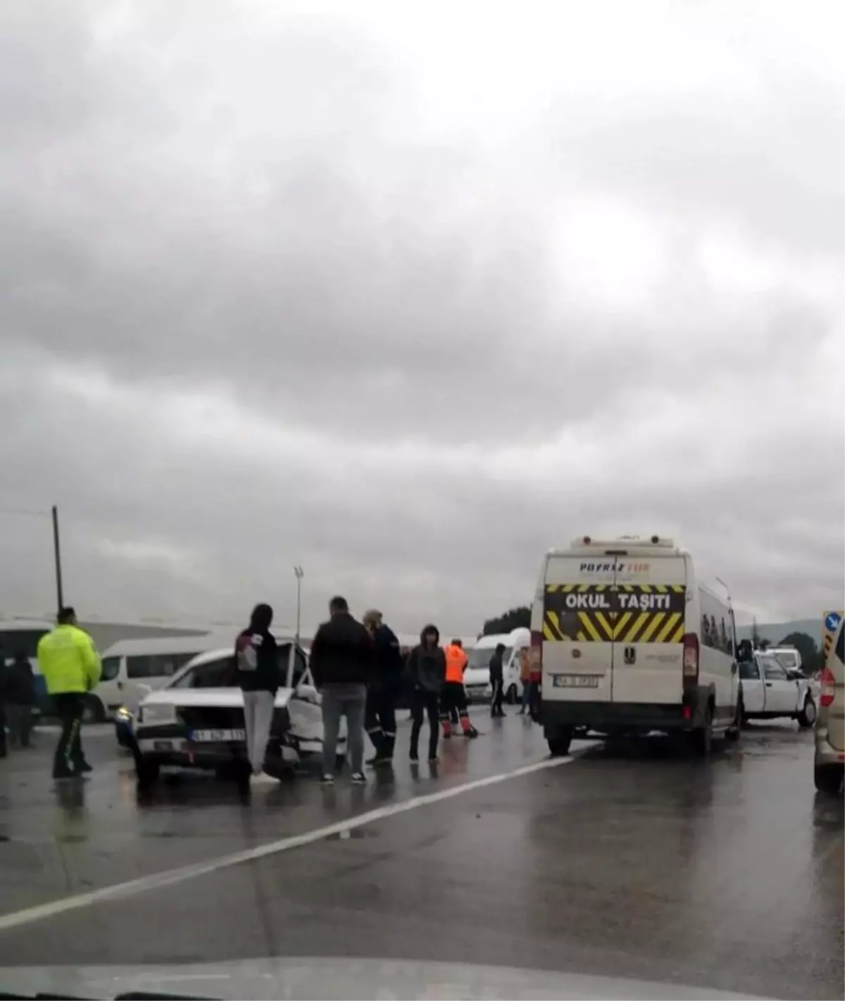 Yağış zincirleme kazayı beraberinde getirdi: 2 yaralı