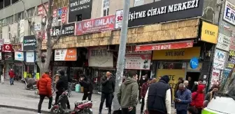 Yolun karşısına geçmeye çalışırken minibüs çarptı, hastanede kurtarılamadı