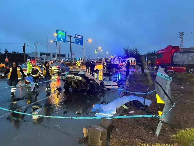 Deprem bölgesine giden AFAD aracı kaza yaptı: 1 ölü, 9 yaralı