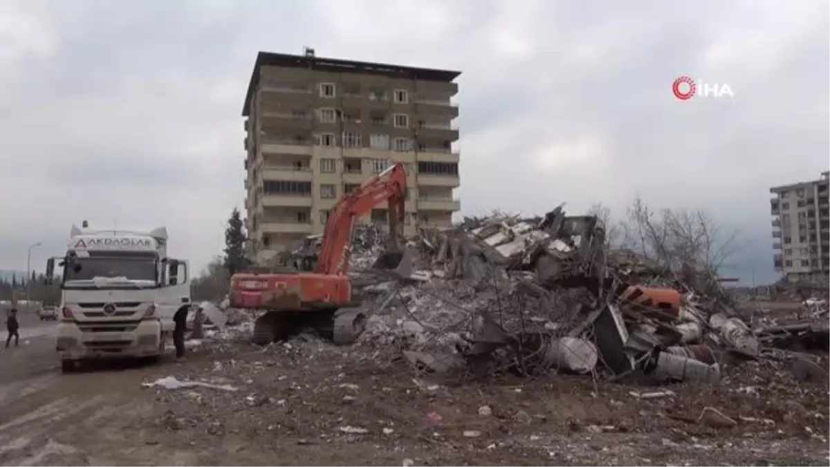 Ebrar sitesinde yitip giden hatıralarını aradılar