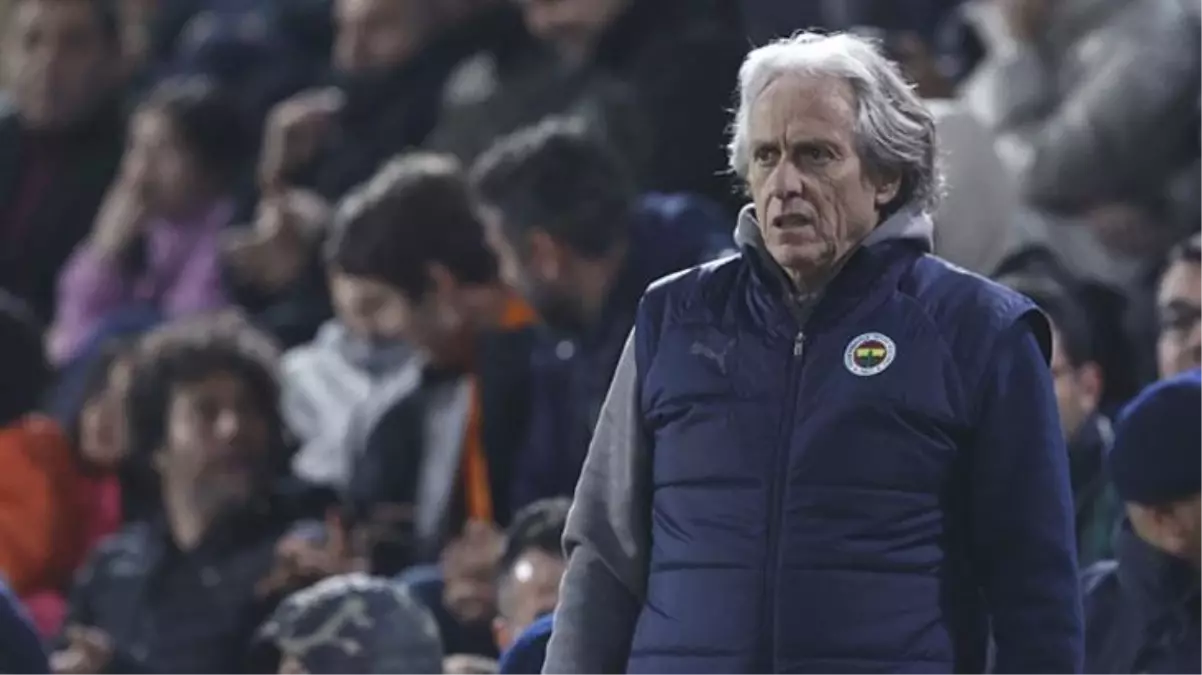 Fenerbahçe kazansa da yetmiyor! Jorge Jesus\'un yaptıkları taraftara saç baş yoldurdu