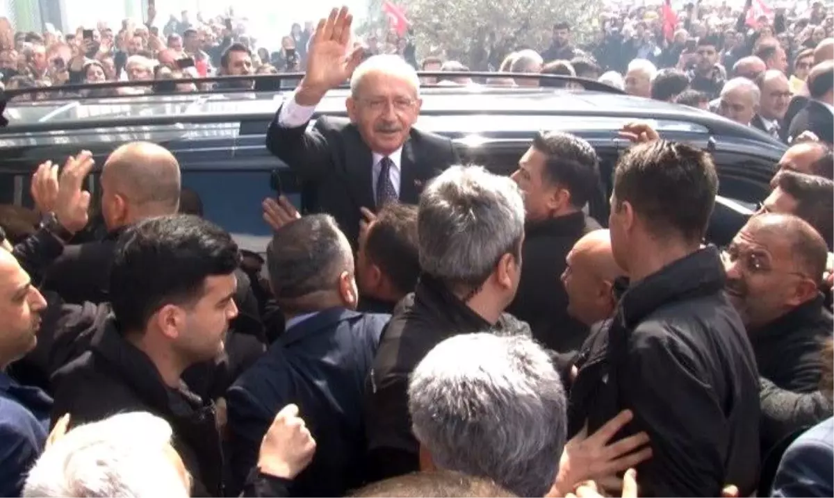 Kılıçdaroğlu\'na İzmir\'de miting gibi karşılama