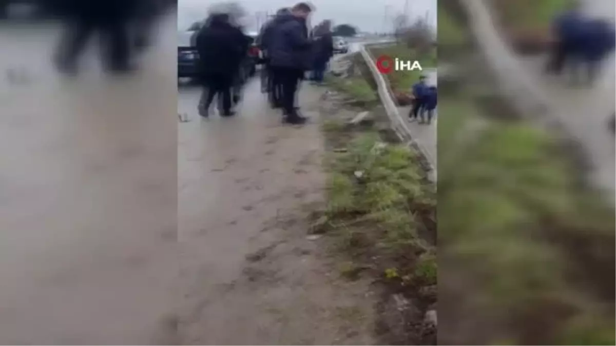 Kontrolden çıkan otomobil, bariyerlere aşarak ters döndü: 3 hafif yaralı