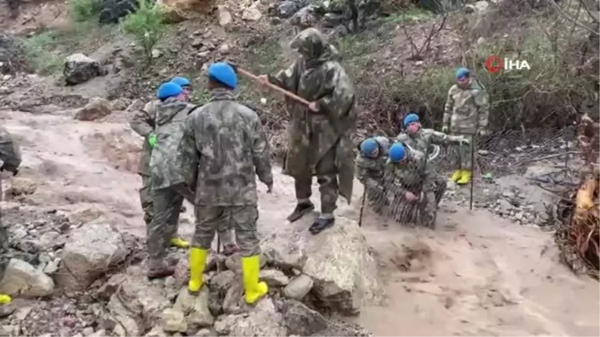 Mehmetçik sel bölgesinde arama kurtarma operasyonlarına devam ediyor