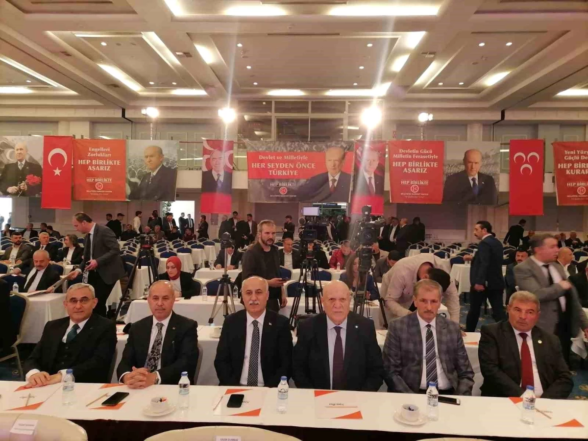 MHP\'nin Bayburt belediye başkanları Antalya\'da toplandı