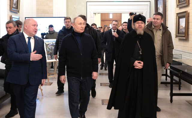 Putin'den Mariupol'e sürpriz ziyaret
