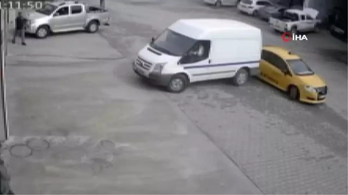 Siirt'te dikkatsiz sürücü kazaya neden oldu... O anlar kamerada