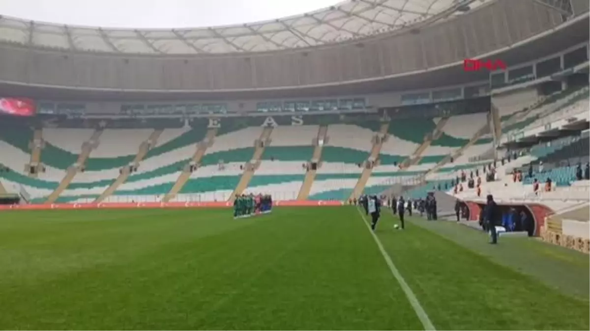 SPOR Stadyumdaki ses sistemi arızalanınca İstiklal Marşı ambulanstan seslendirildi