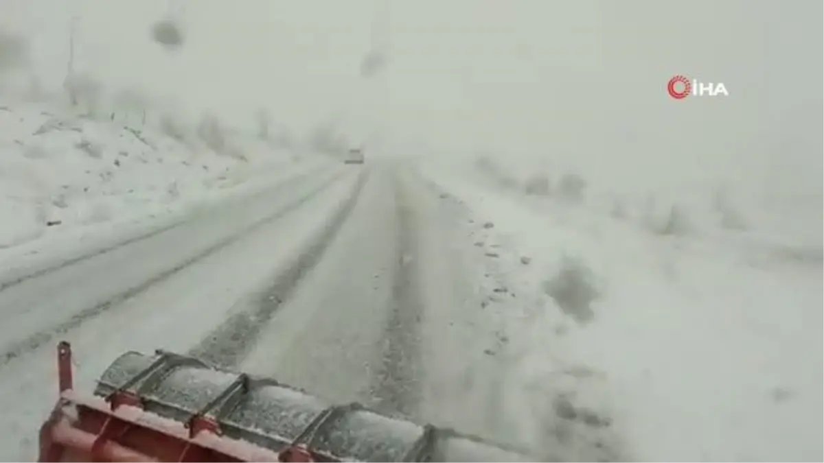 Tunceli-Erzincan arası zincirsiz tırlara kapatıldı