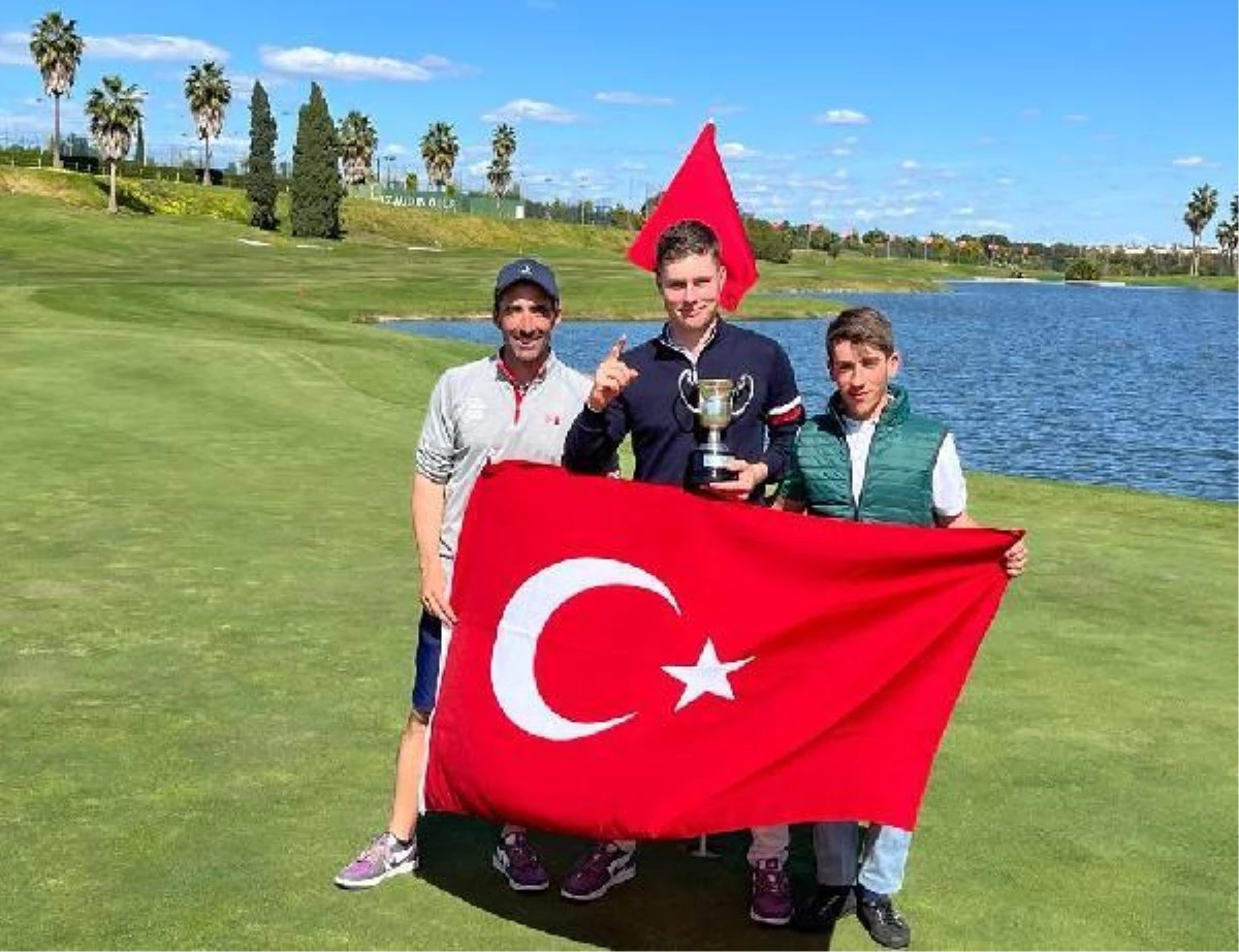 Ali Berk Berker, U18 Erkekler İspanya Golf Şampiyonası\'nda kupaya uzandı
