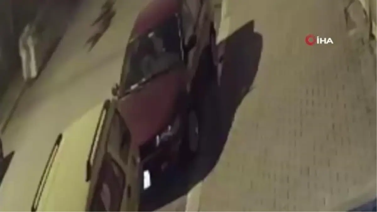 Apartman dairelerinden hırsızlık yapan şahıslar kamerada