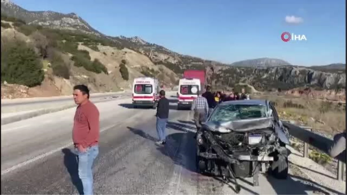 Burdur-Antalya yolunda otomobil tıra arkadan çarptı: 1 yaralı