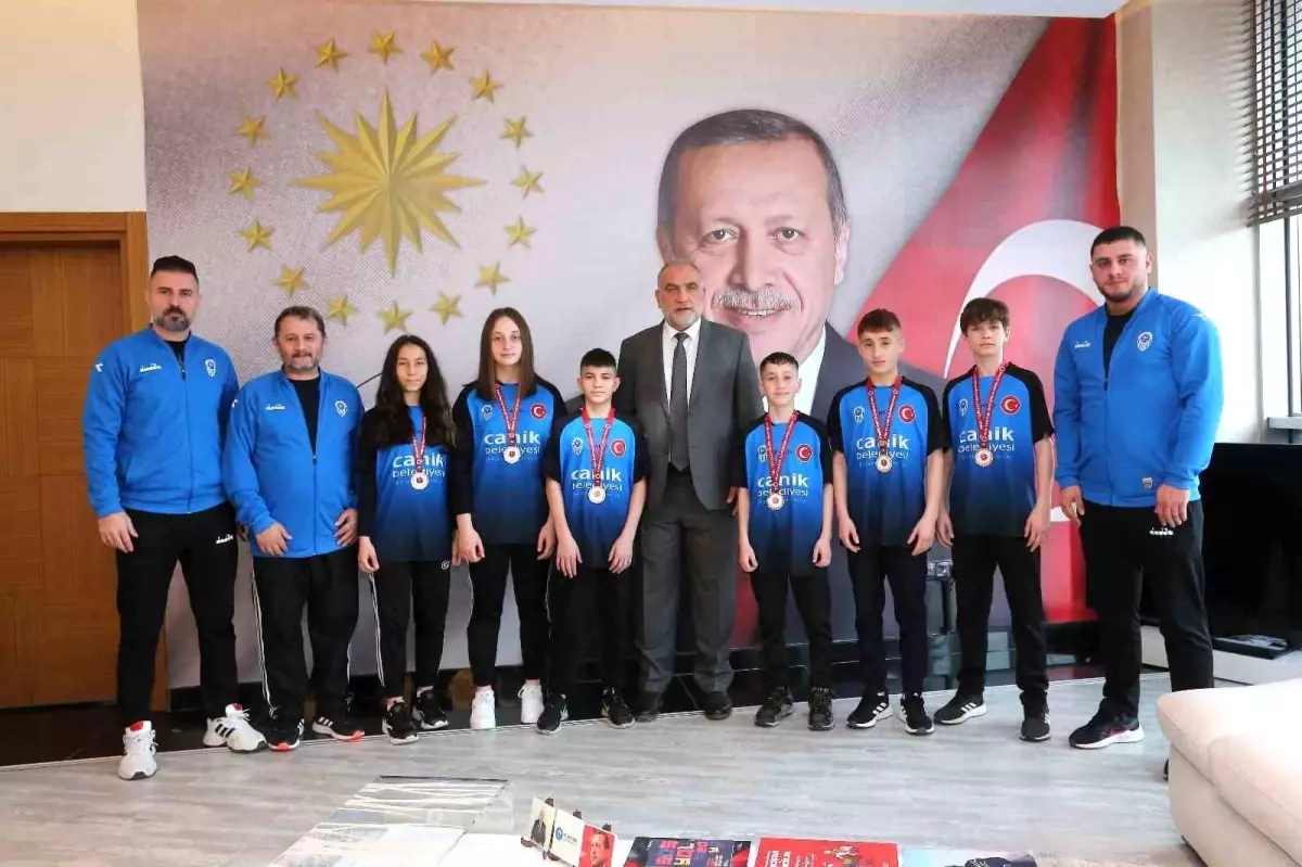 Canik\'ten, Avrupa\'ya çıkartma