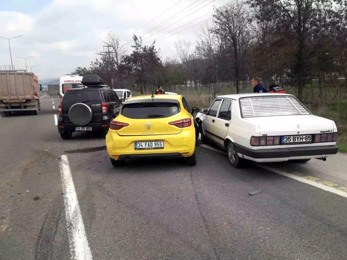 D-100\'de zincirleme kaza: 2 yaralı