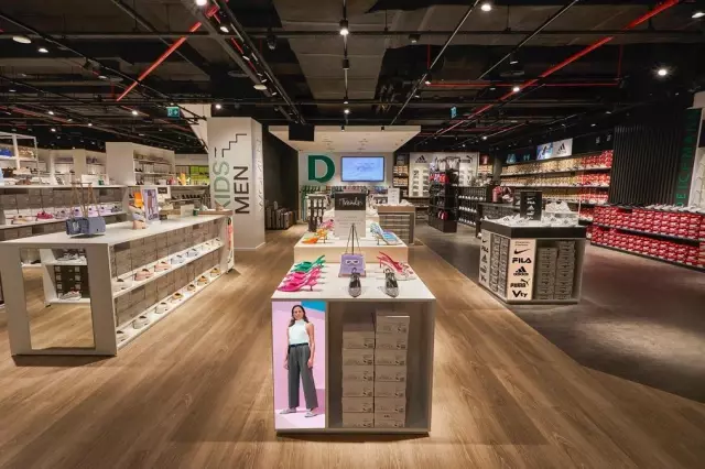 DEICHMANN TÜRKİYE CEO'SU ATİLLA ÖZKUL 'YENİLENEN 3.0 MAĞAZA KONSEPTİNİ' PAYLAŞTI..