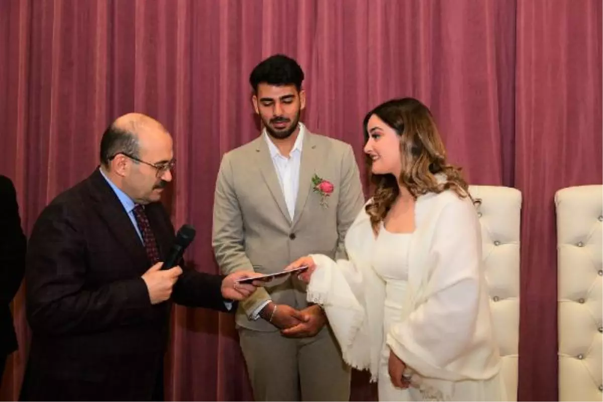 Depremde ailesini kaybetti, annesinin hayalini gerçekleştirmek için nikahını Trabzon\'da kıydı