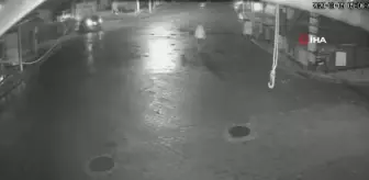 Eğlence mekanı çıkışında önlerine çıkan yaşlı adamı böyle gasp ettiler
