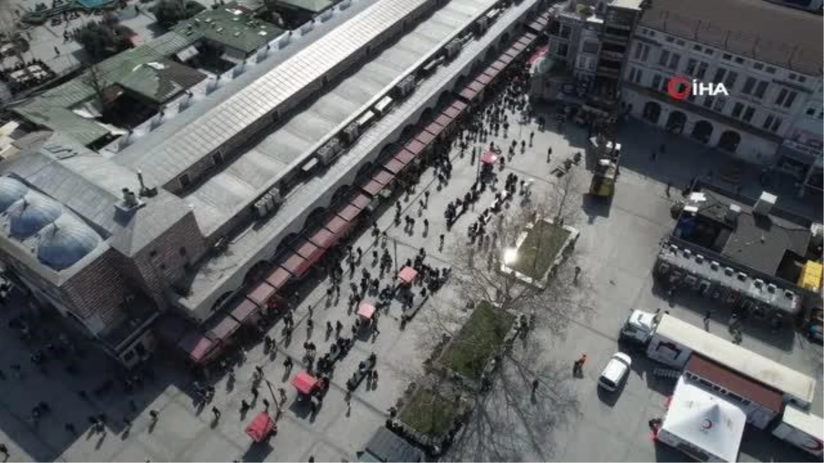 Eminönü\'nde Ramazan yoğunluğu böyle görüntülendi