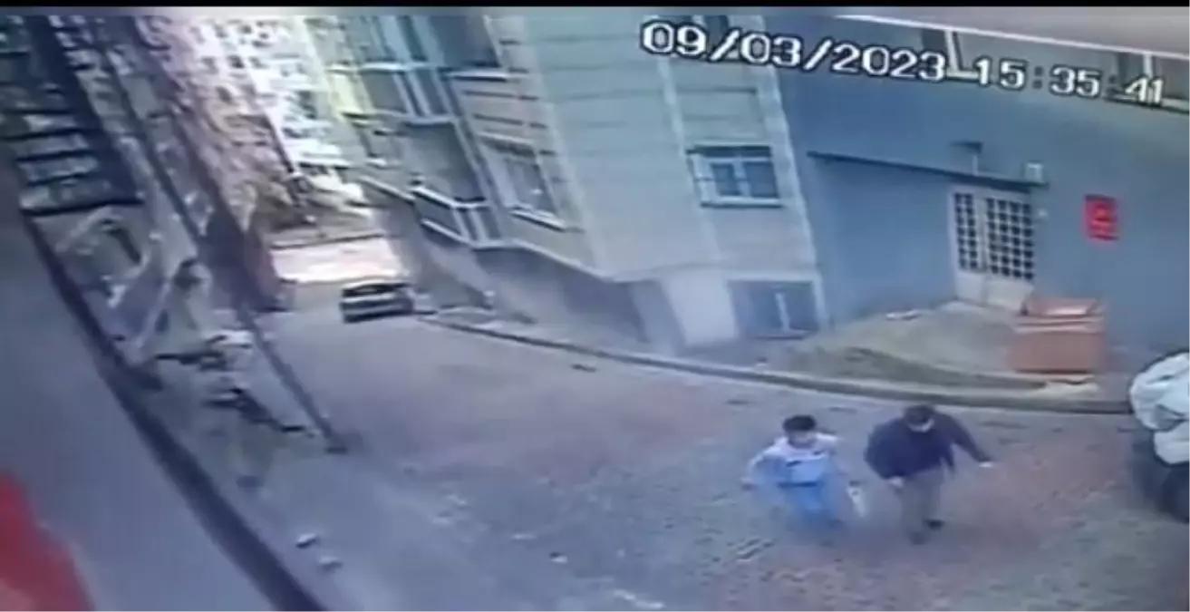 İstanbul\'da yaşlı çifte hırsız şoku: 400 lirayı çalıp kaçtılar