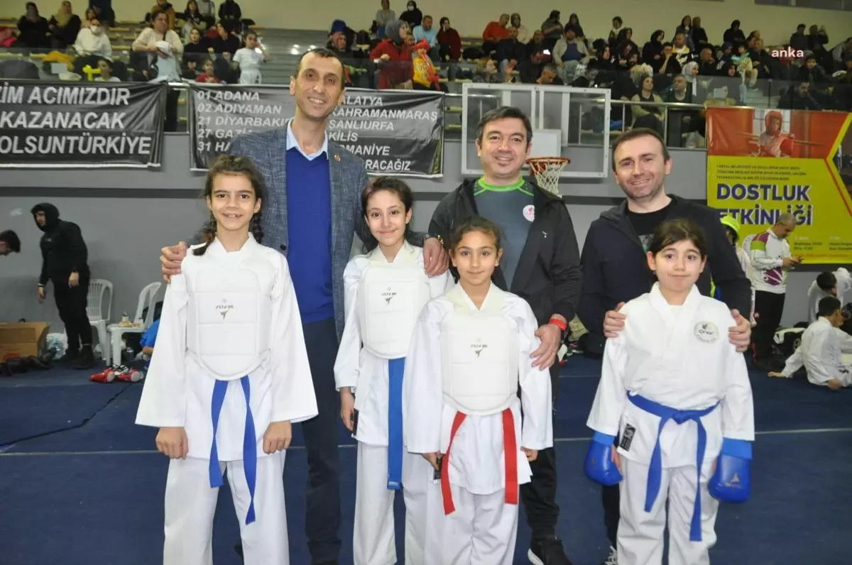 Kartal Belediyesi, Karate ve Kick Boks Dostluk Müsabakasına Ev Sahipliği Yaptı