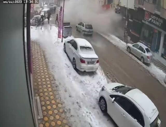 Malatya'da depremin yeni görüntüleri ortaya çıktı! Toz bulutunun içinde gözden kayboldular