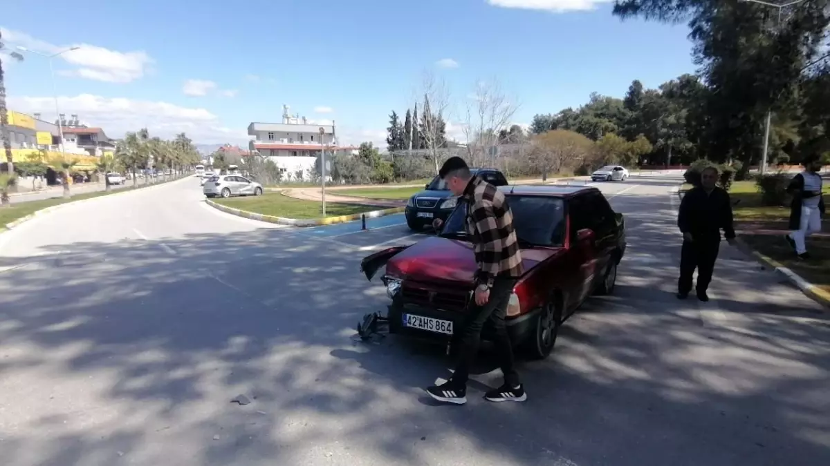 Manavgat\'ta trafik kazası: 1 yaralı