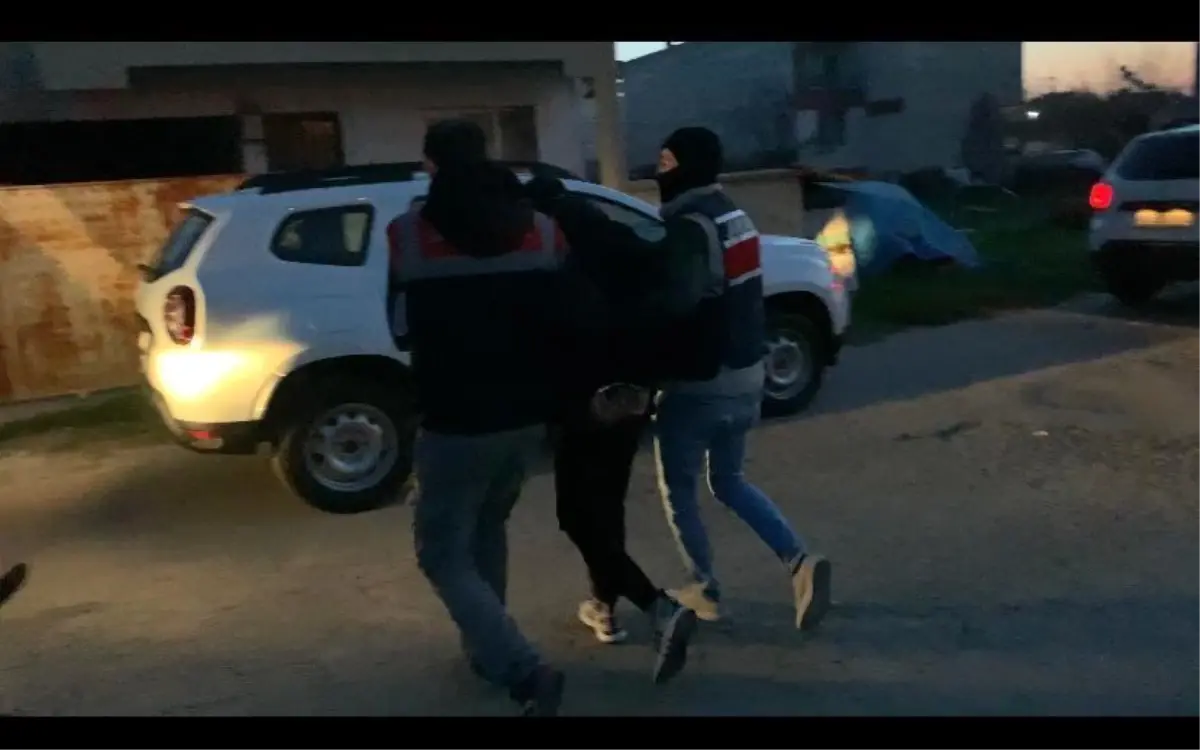 Manisa\'da terör operasyonu: 3 gözaltı