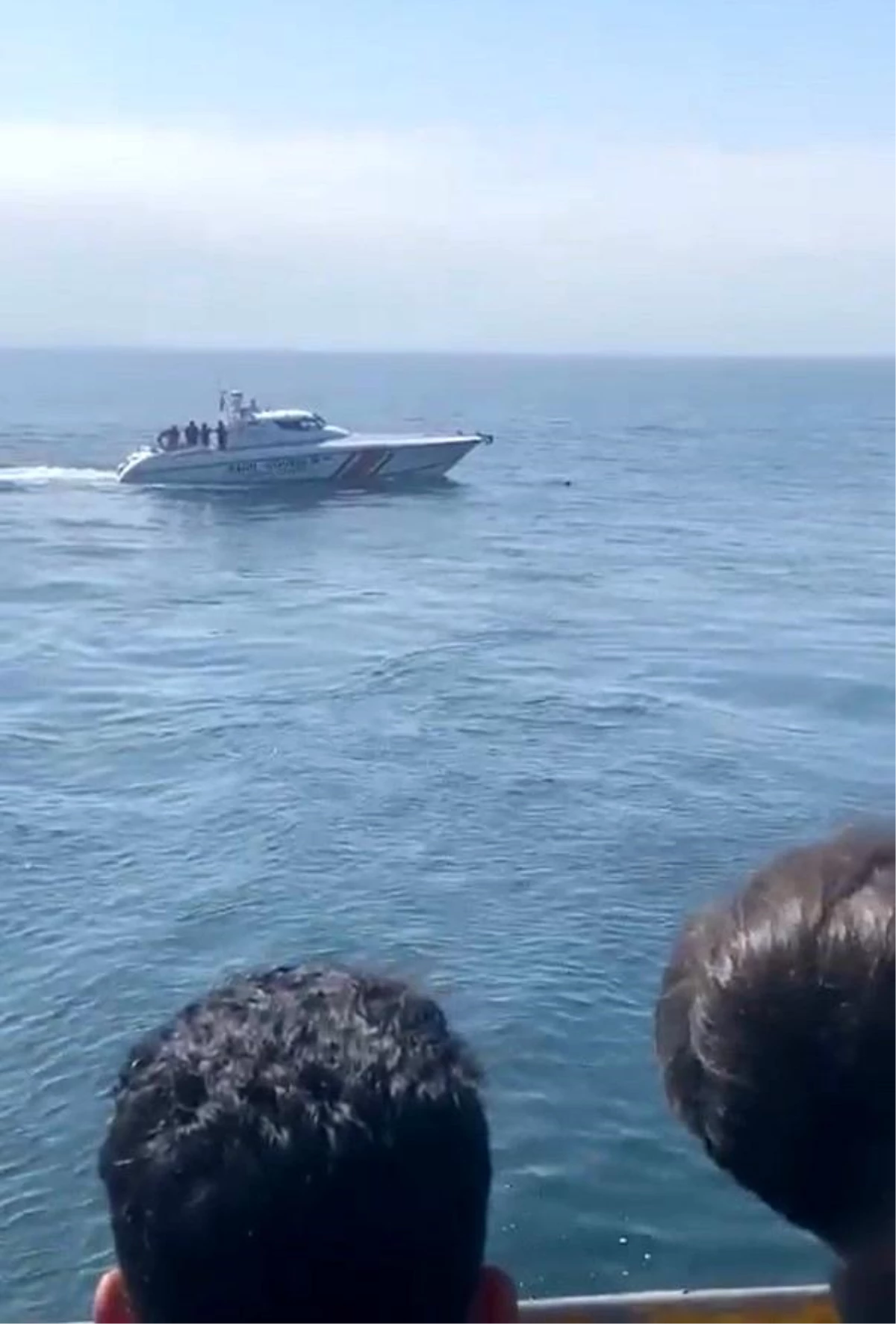 Marmara Denizi\'nde feribottan atlayan yolcuyu Sahil Güvenlik kurtardı