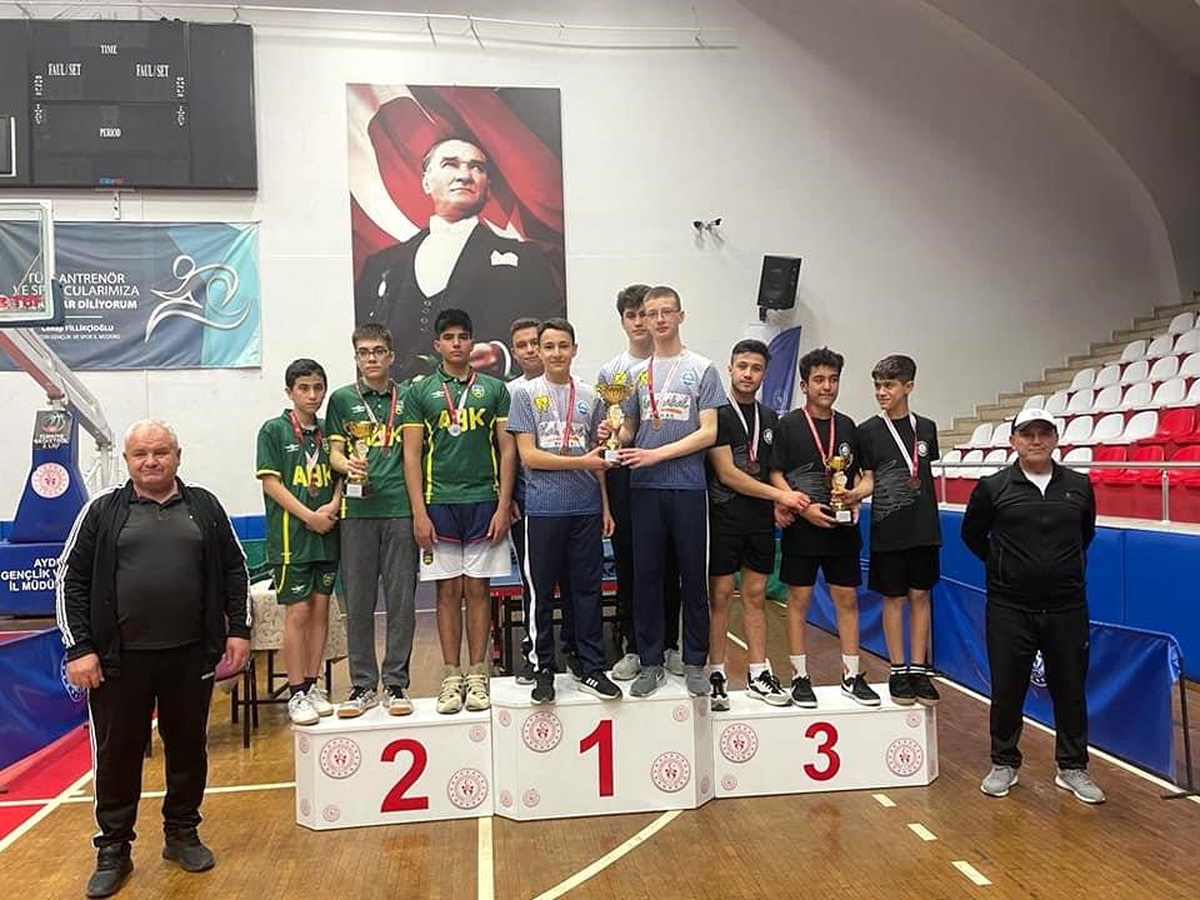 Söke Belediyespor Masa Tenisi\'nde sezonu 5 kupayla kapattı