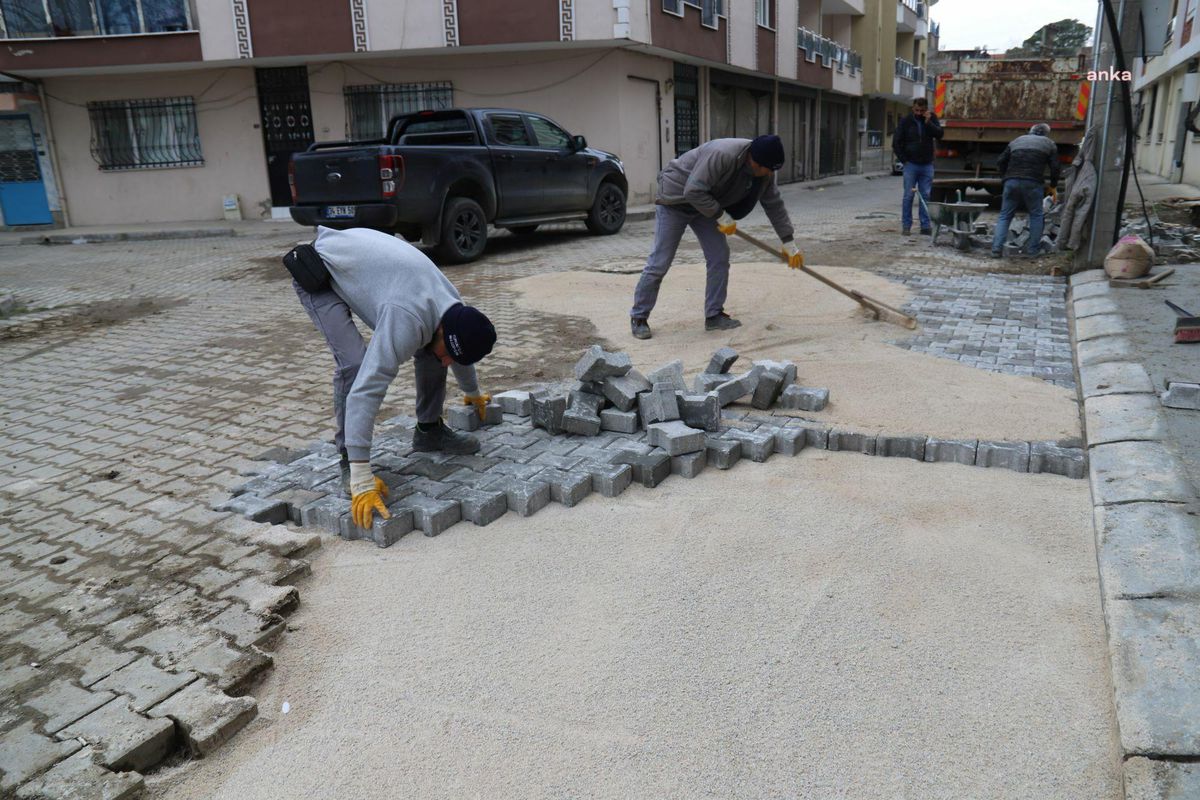 Turgutlu Belediyesi, Yoğun Kullanım Nedeniyle Bozulan Yolları Onarıyor