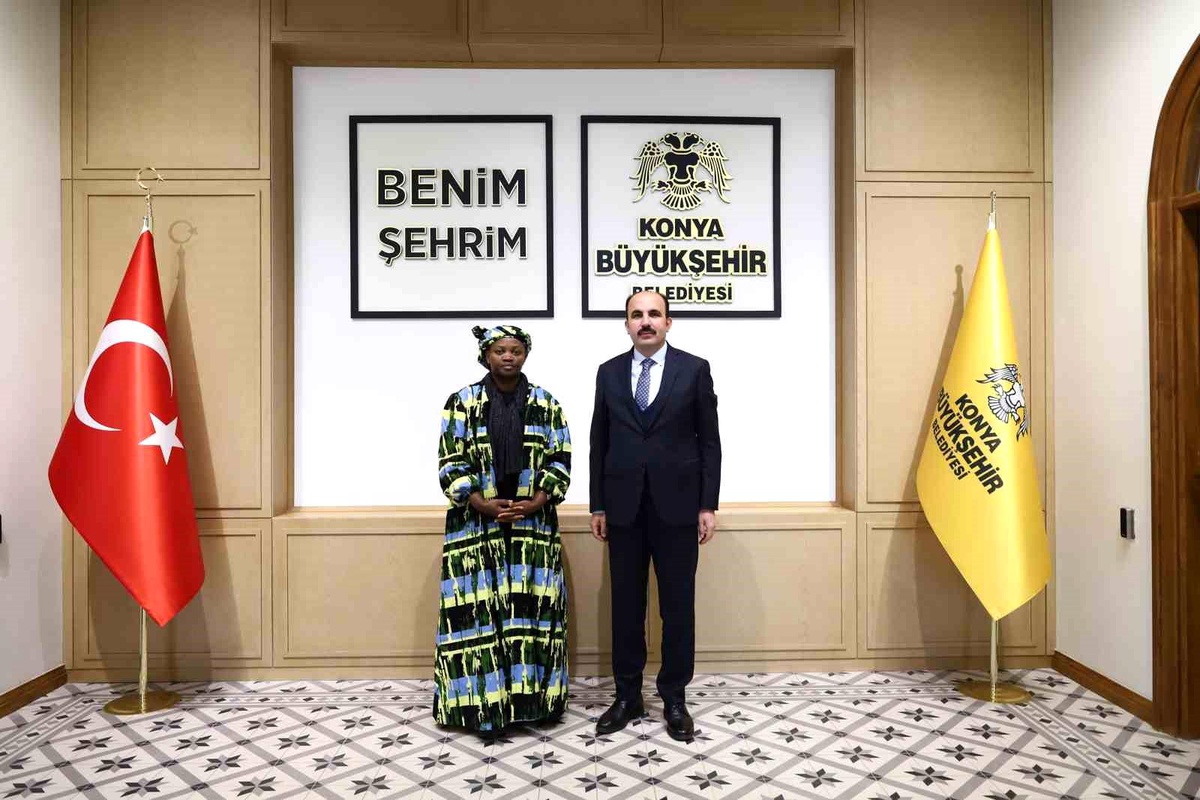 Uganda Büyükelçisi Tiperu Başkan Altay ile bir araya geldi