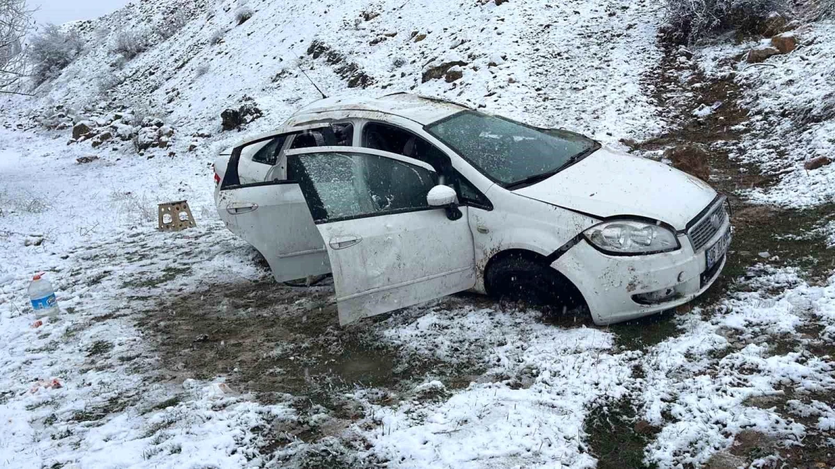 Yozgat\'ta devrilen otomobildeki 5 kişi yaralandı