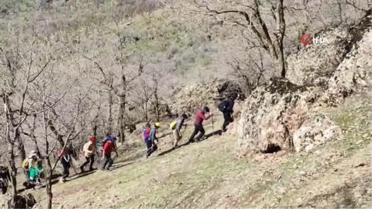 Yüksekovalı dağcılardan doğa yürüyüşü