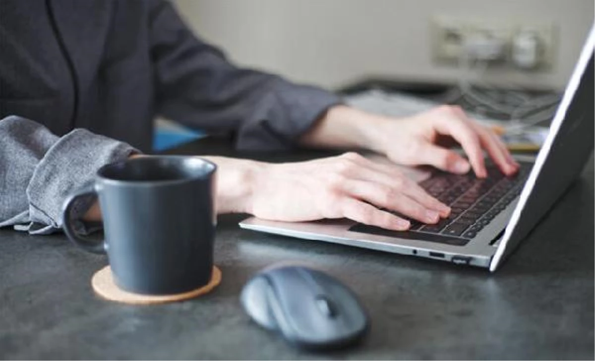 '8 saatten fazla oturmak vücuda sigara içmek kadar zarar veriyor'