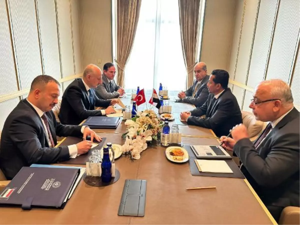 Bakan Karaismailoğlu, Irak\'lı mevkidaşı Rezzak Muheybis El Sadavi ile görüştü