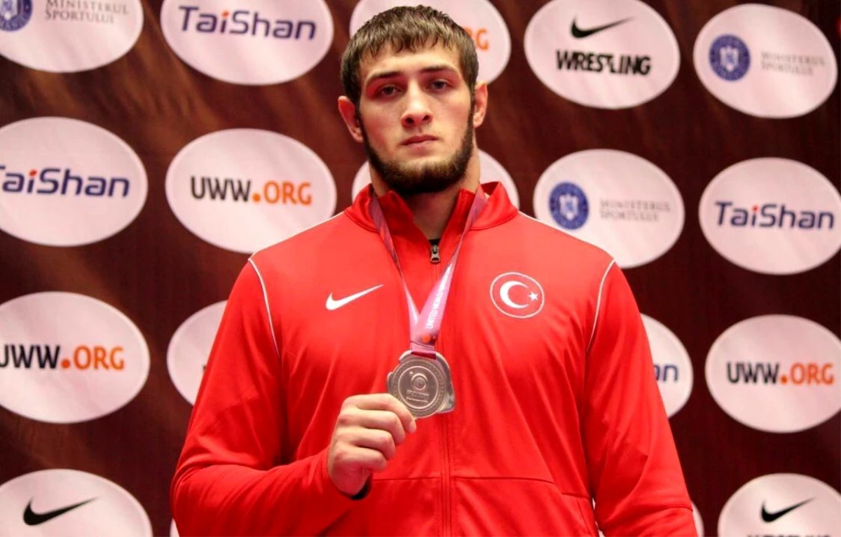 BARÜ\'lü milli sporcu Muhammed Gimri gümüş madalya kazandı