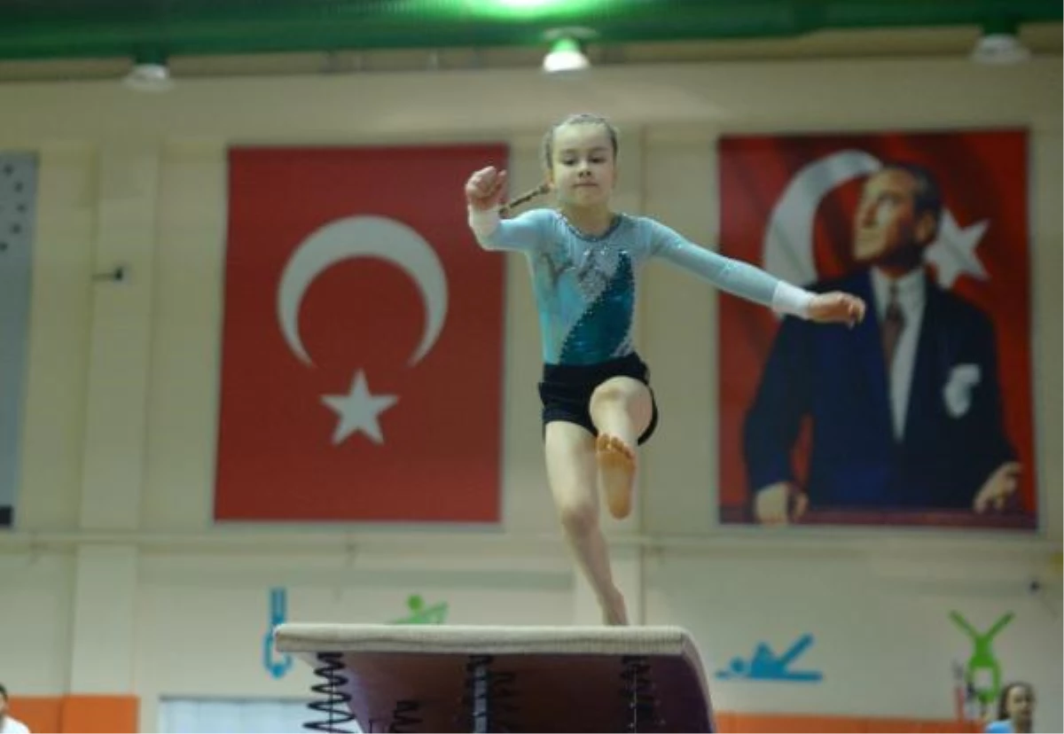 SPOR Cimnastik şampiyonu Elvan, eğitimini Ukrayna\'da, antrenmanlarını Bursa\'da sürdürüyor