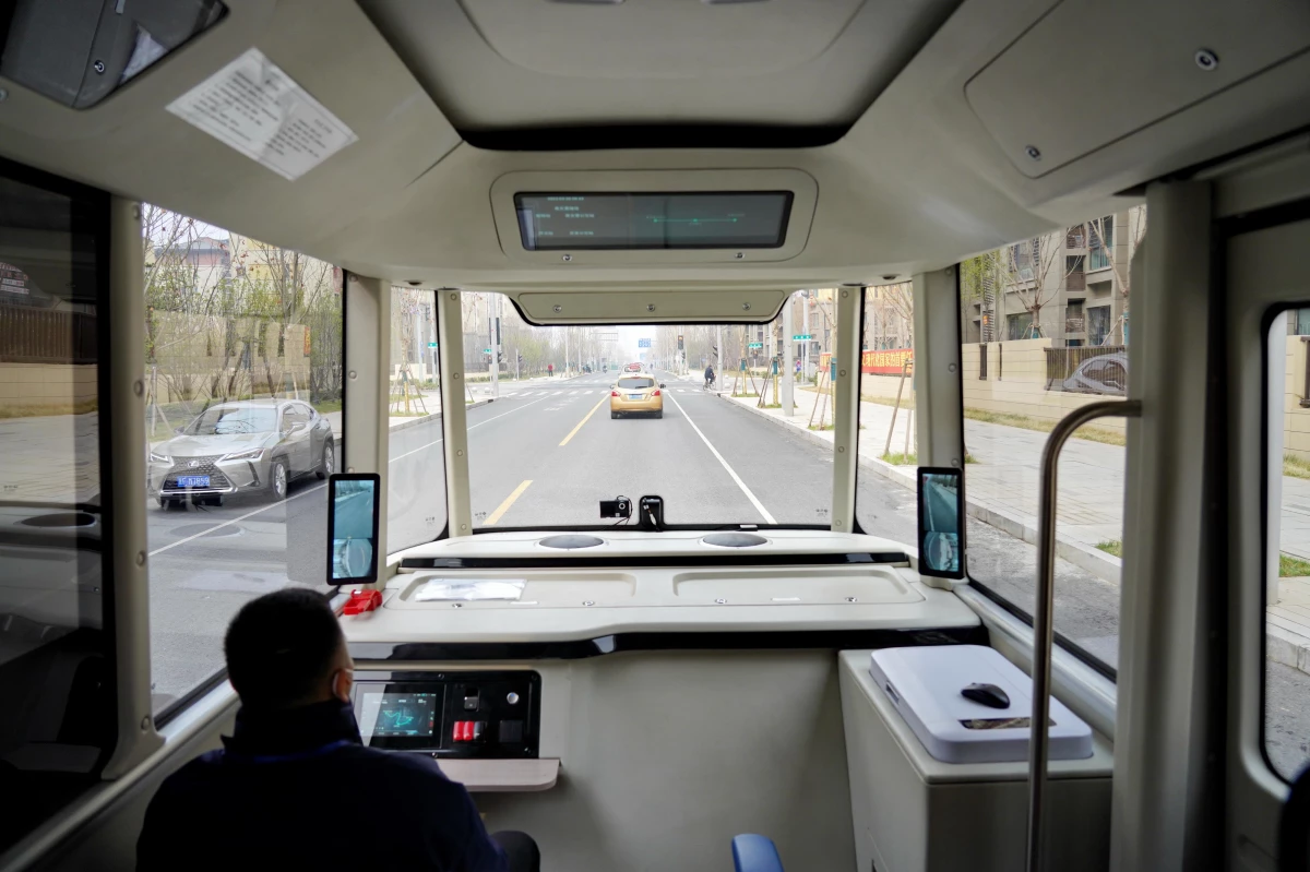 Çin\'in Hebei Eyaletinde Sürücüsüz Otobüsler Deneme Sürecinden Geçiyor