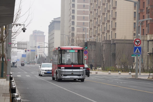 Çin'in Hebei Eyaletinde Sürücüsüz Otobüsler Deneme Sürecinden Geçiyor