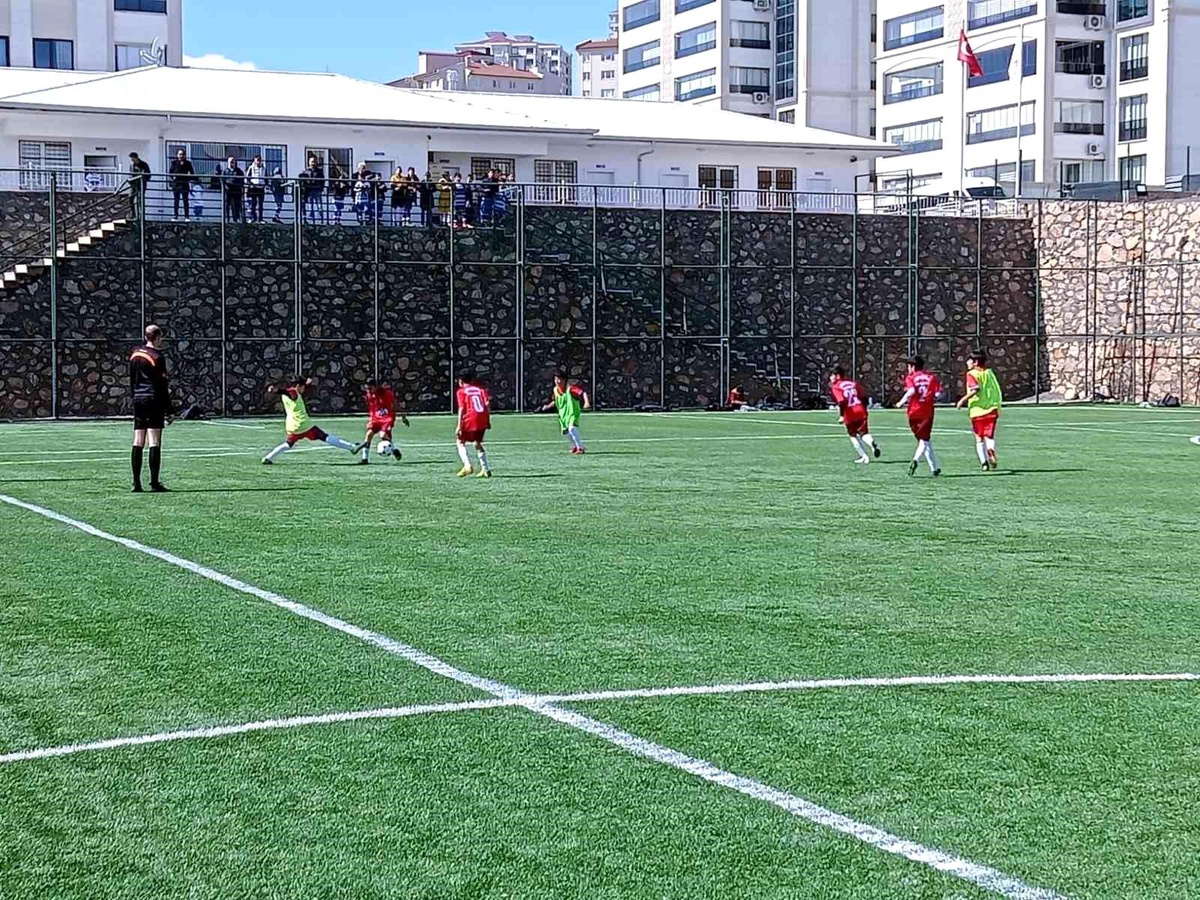 Elazığ\'da Küçükler Futbol Şampiyonası başladı