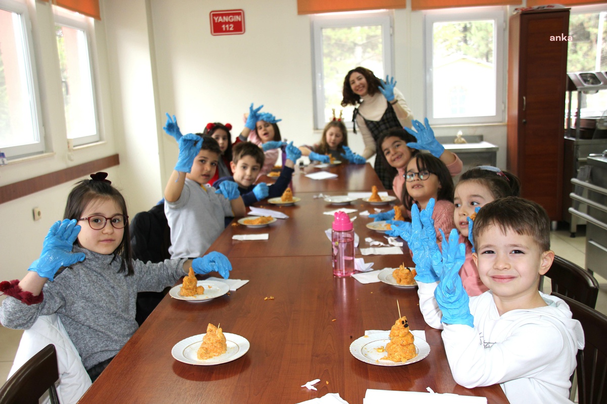 Eskişehir Büyükşehir Belediyesi Masal Şatosu\'nda \'Masal Mutfağı Atölyesi\' Devam Ediyor