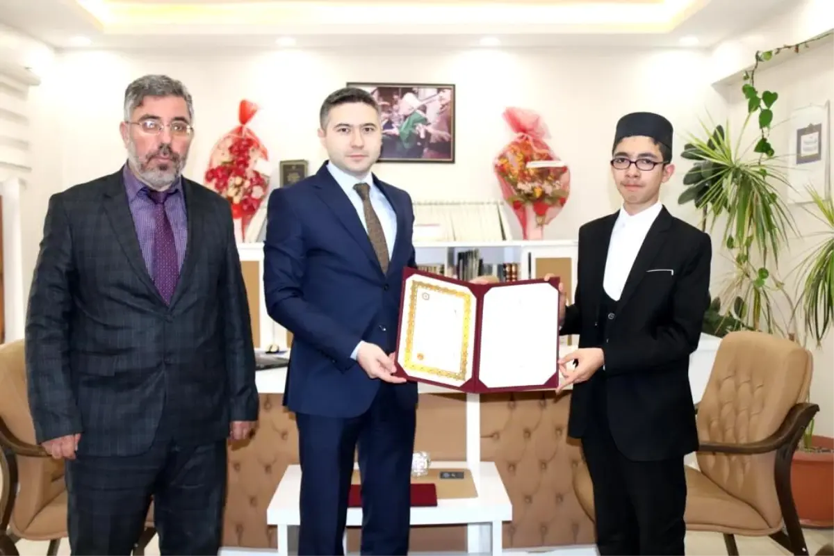 Hafızlar belgelerini Kaymakam Zeyrek\'den aldılar