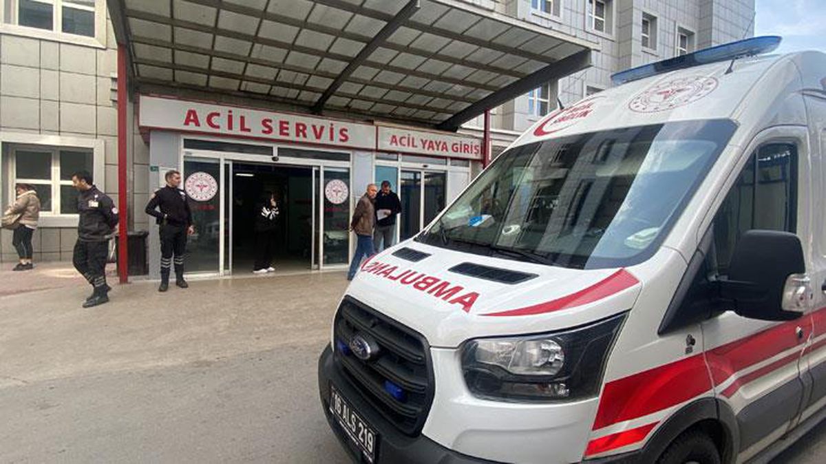 Hastanede kalan evsiz adam, doktordan istediği ilacı alamayınca öfkelenip kendisini ateşe verdi