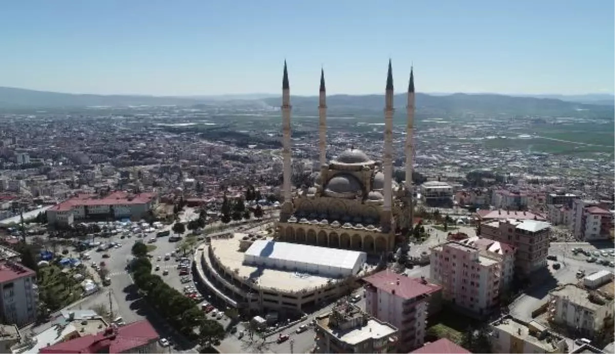 KAHRAMANMARAŞ\'TAKİ ABDÜLHAMİD HAN CAMİİ\'NDE İLK TERAVİH ÇADIRDA KILINACAK