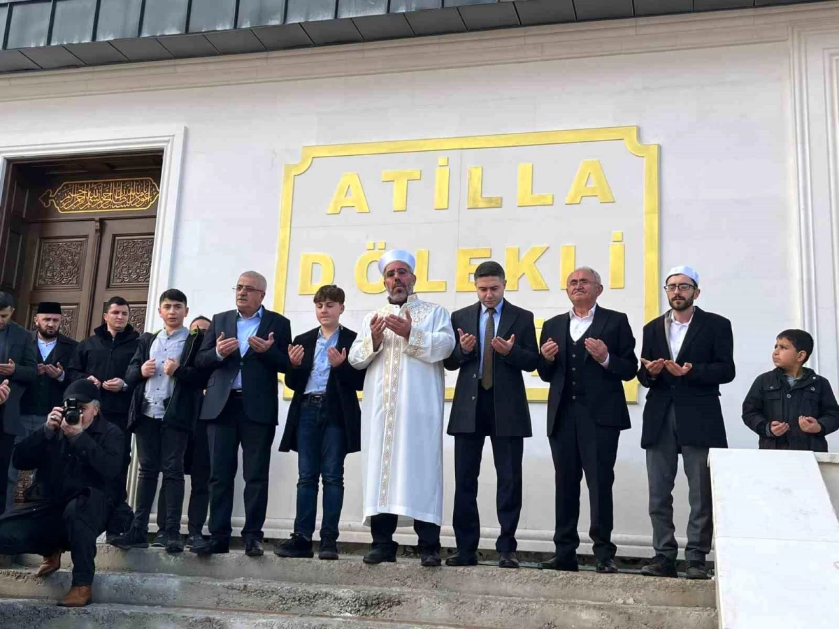Pasinler Belediye Başkanı\'nın kazada hayatını kaybeden yeğeni Atilla Dölekli için yaptırılan caminin açılışı gerçekleştirildi