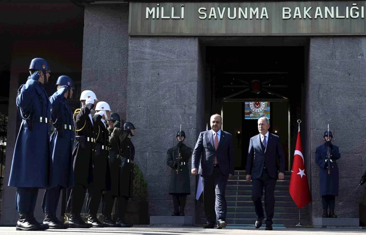 Bakan Akar, Iraklı mevkidaşı Abbasi ile görüştü